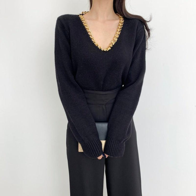 Elegant sweater displayed on a minimalist mannequin, showcasing refined style and premium knitwear quality for fashion enthusiasts.