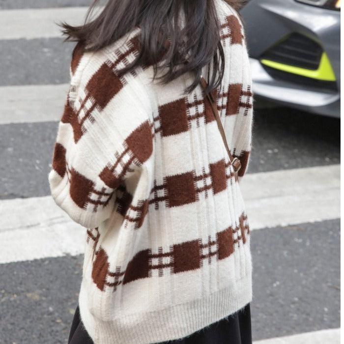 Pullover featuring a classic plaid pattern, perfect for stylish and comfortable casual wear in all seasons