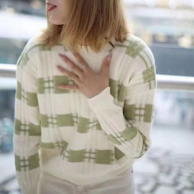 Pullover featuring a classic plaid pattern, perfect for stylish and comfortable casual wear in all seasons