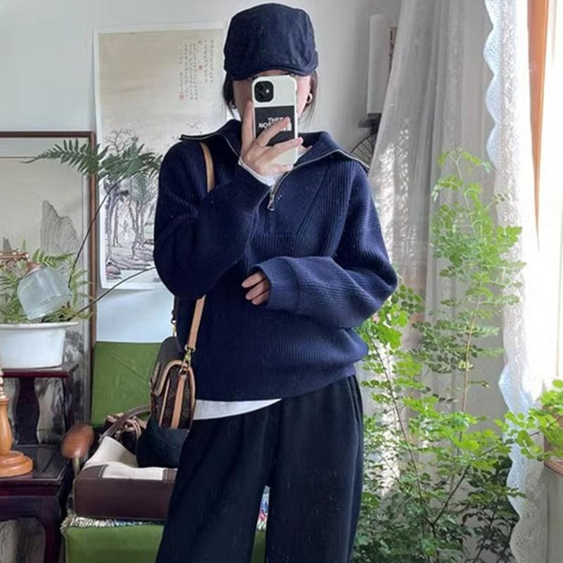 Elegant pullover sweater perfect for formal and casual occasions, combining comfort with stylish design.