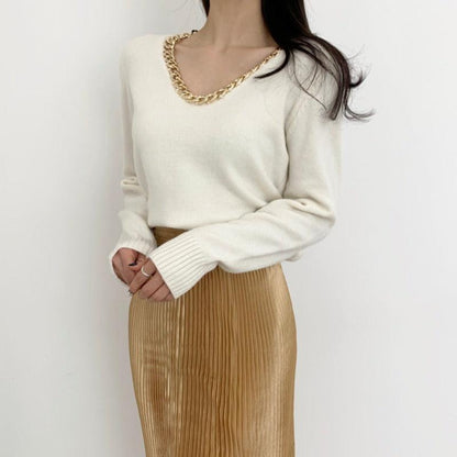 Elegant sweater displayed on a minimalist mannequin, showcasing refined style and premium knitwear quality for fashion enthusiasts.