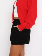 Comfortable elastic shorts designed for optimal fit and flexibility, perfect for activewear and casual outings.