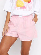 Comfortable elastic shorts designed for optimal fit and flexibility, perfect for activewear and casual outings.