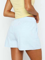Comfortable elastic shorts designed for optimal fit and flexibility, perfect for activewear and casual outings.