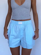 Comfortable elastic shorts designed for optimal fit and flexibility, perfect for activewear and casual outings.