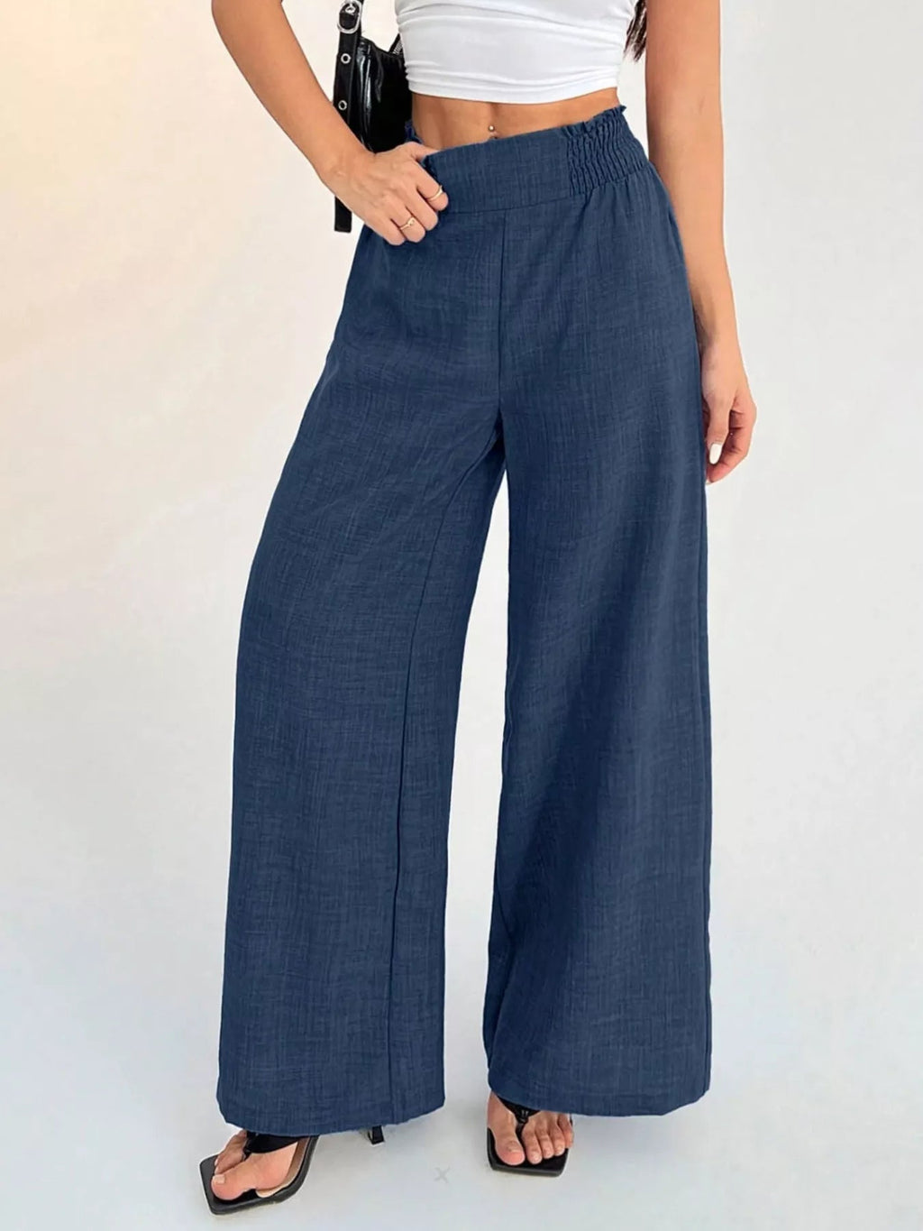 Elegant elastic waist wide leg pants perfect for a comfortable and stylish daily look.