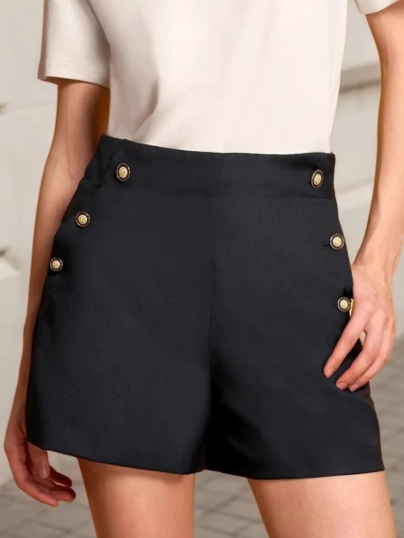 High-waisted shorts elegantly designed for comfort and style, perfect for modern casual wear.