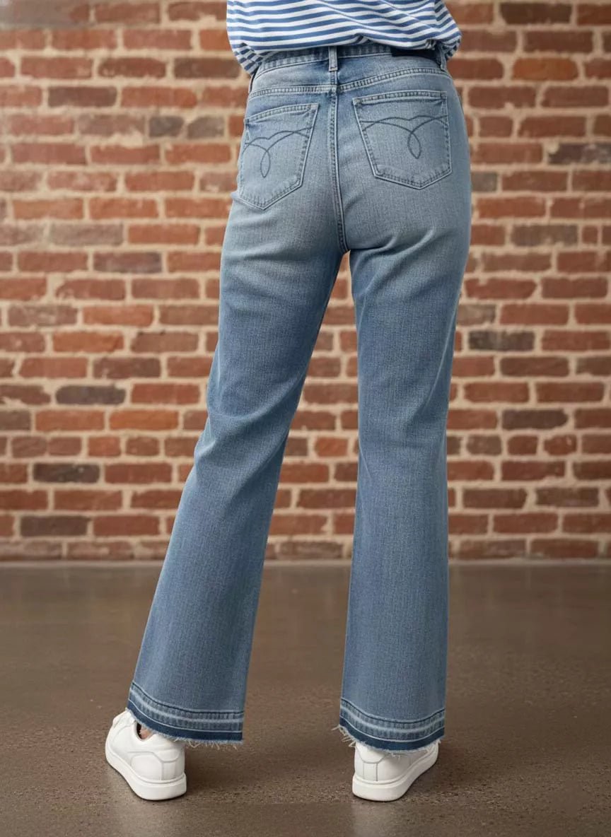 Bootcut jeans offering a perfect fit, stylish and comfortable bootcut jeans for every occasion.