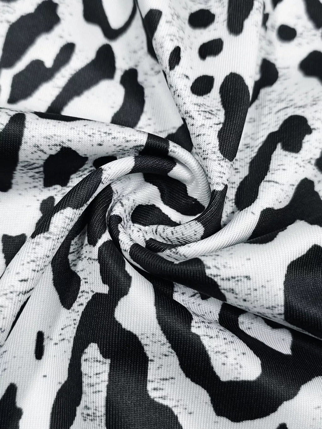 Elegant plus size leopard print maxi dress showcasing bold patterns and flattering silhouette for stylish occasions.