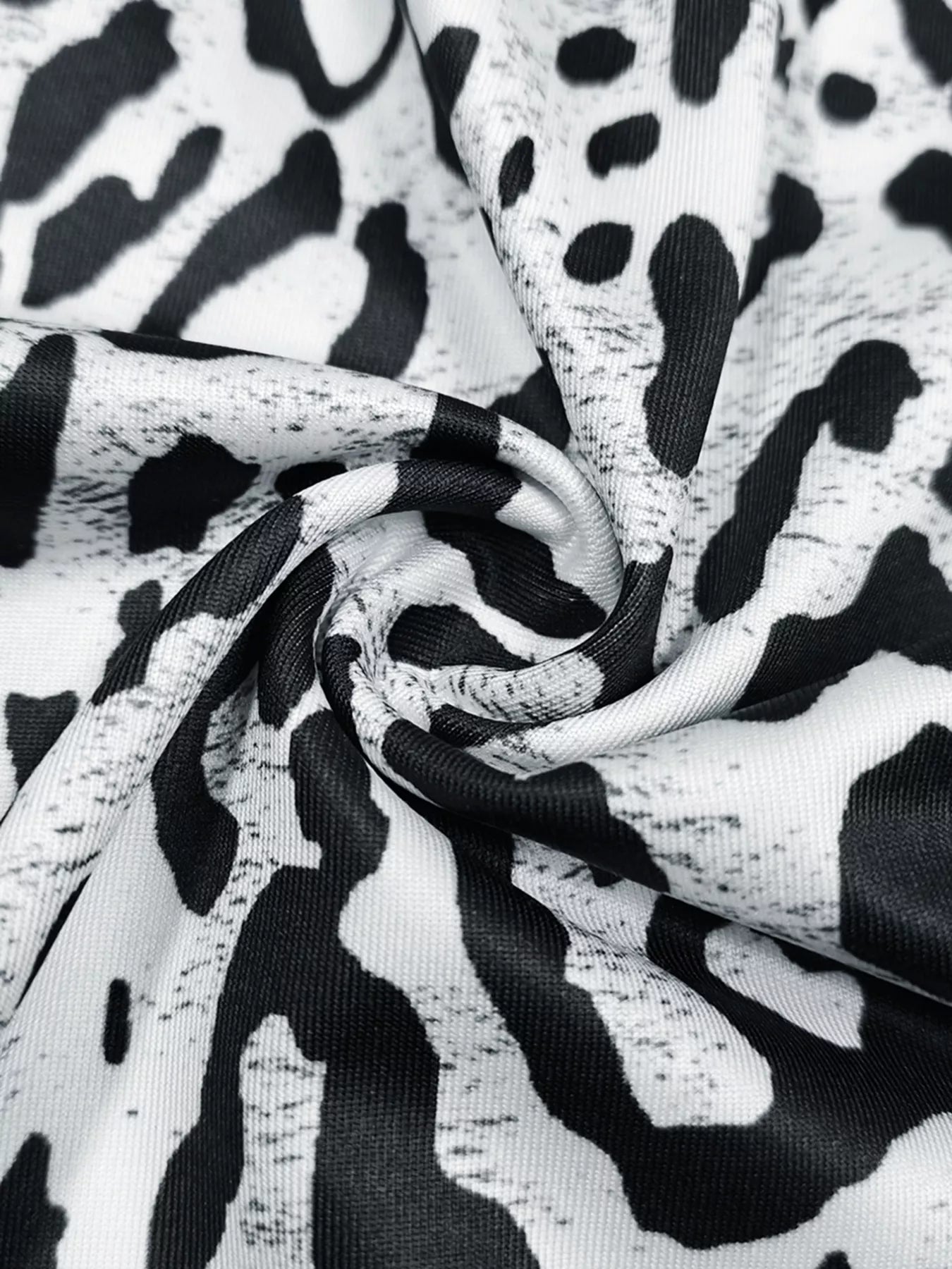 Elegant plus size leopard print maxi dress showcasing bold patterns and flattering silhouette for stylish occasions.