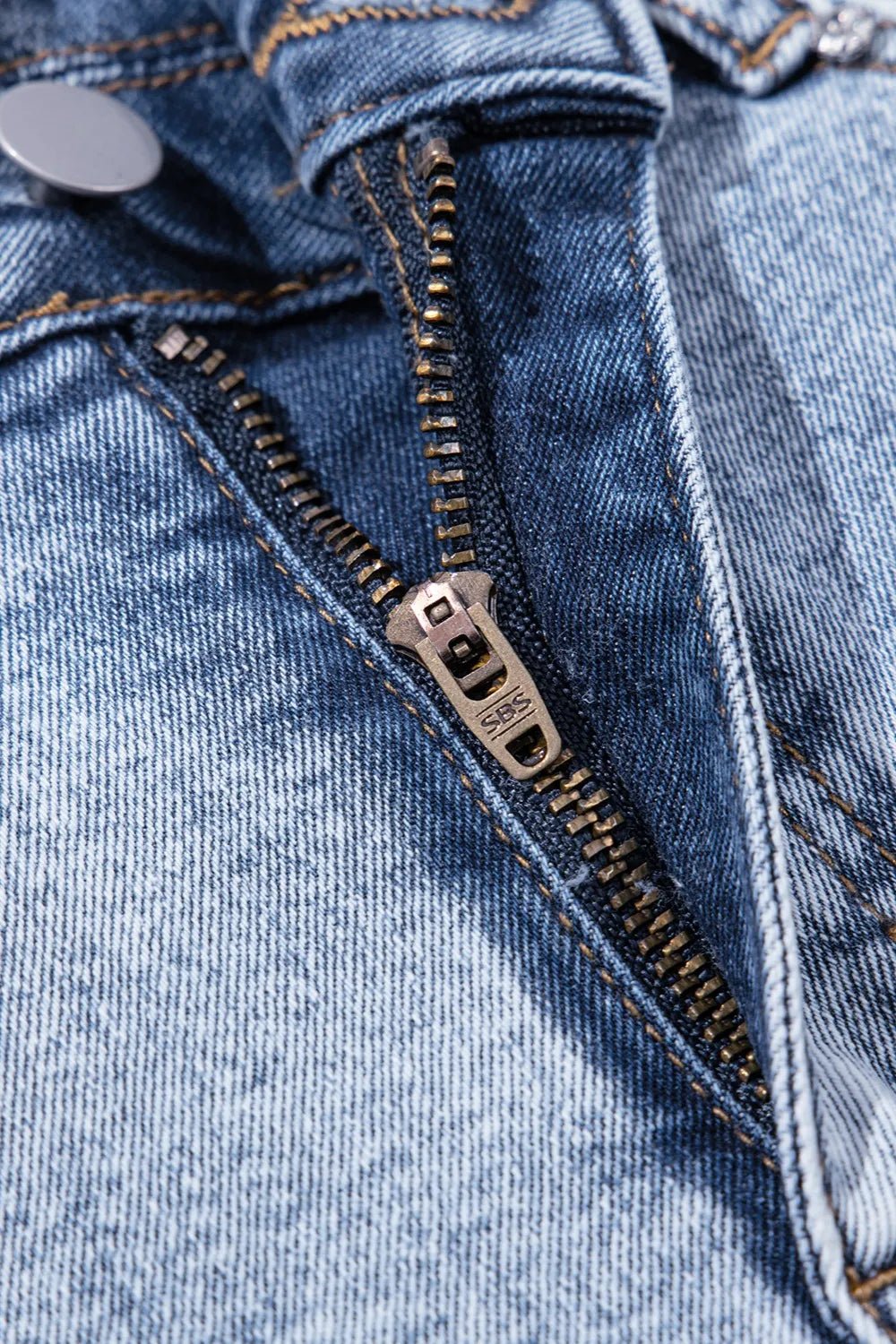 Stylish high waist denim shorts for modern casual wear, perfect for summer fashion and outdoor activities.