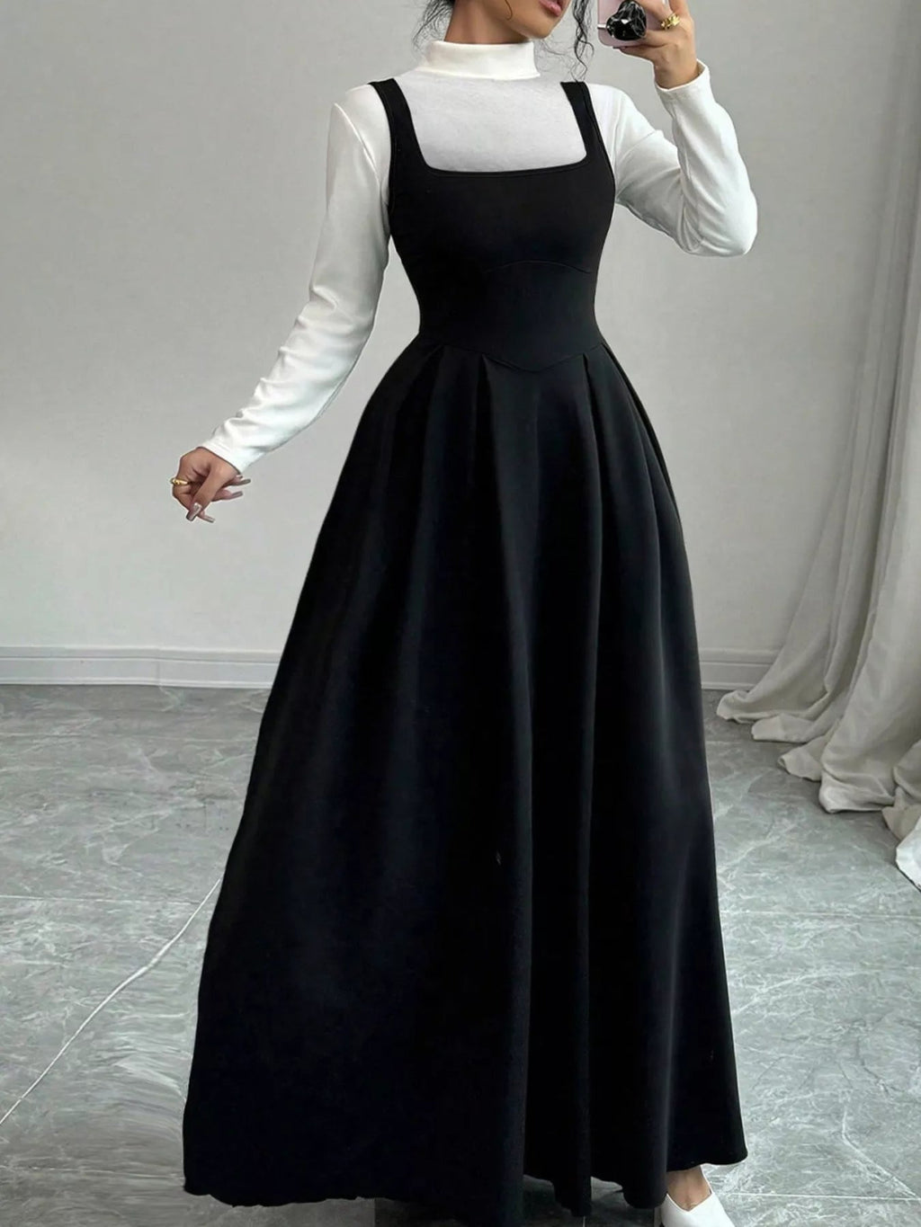 Sleeveless A-Line Maxi Dress with Square Neckline.