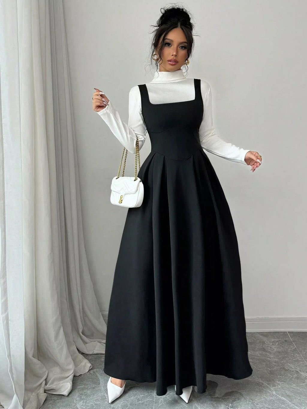 Sleeveless A-Line Maxi Dress with Square Neckline.