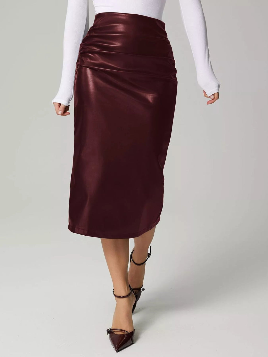 Stylish leather skirt for professional attire, crafted from premium leather to enhance formal wardrobe elegance.