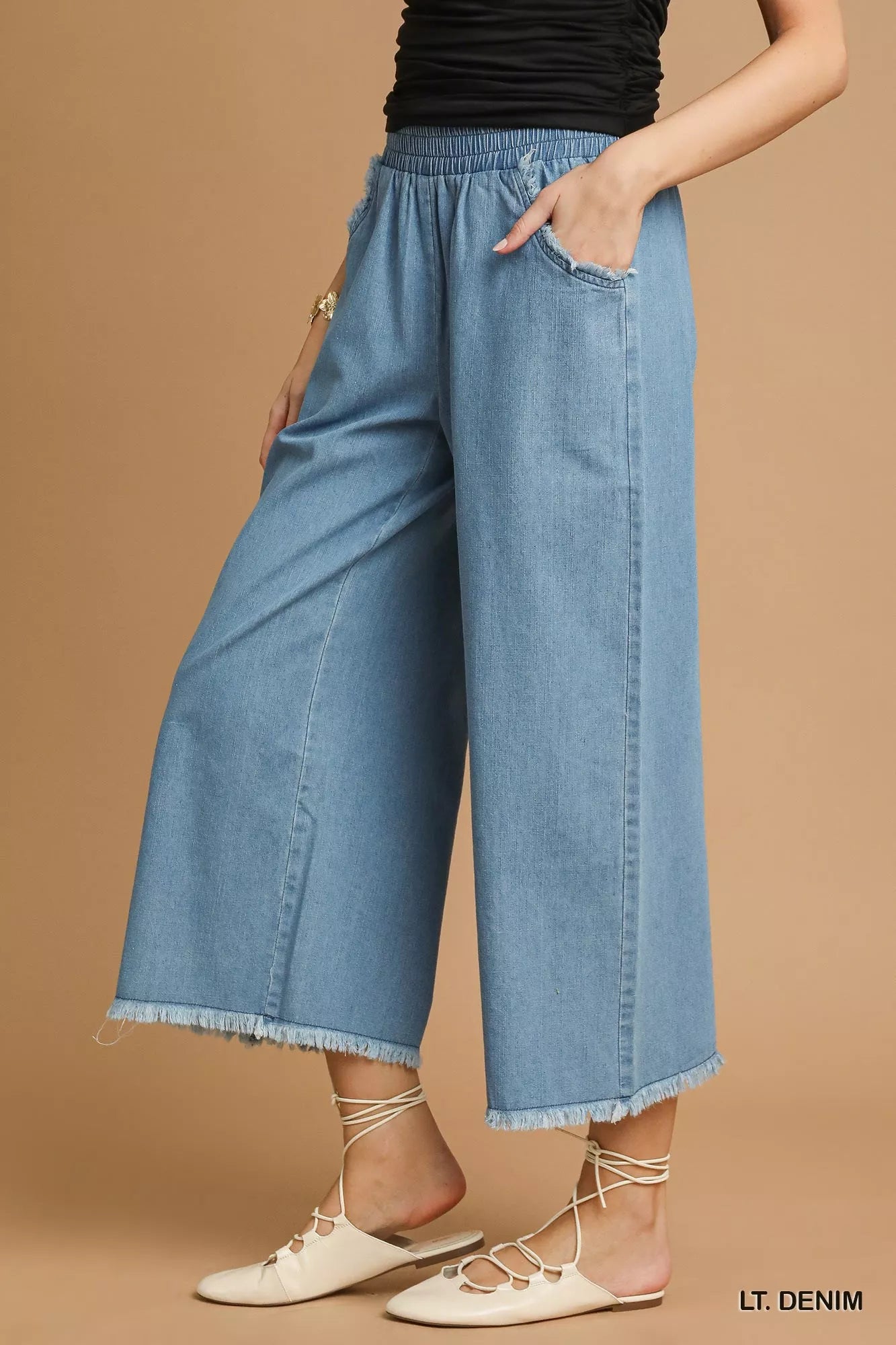 Fringe detail on stylish wide-leg jeans, perfect for trendy and comfortable fashion looks.